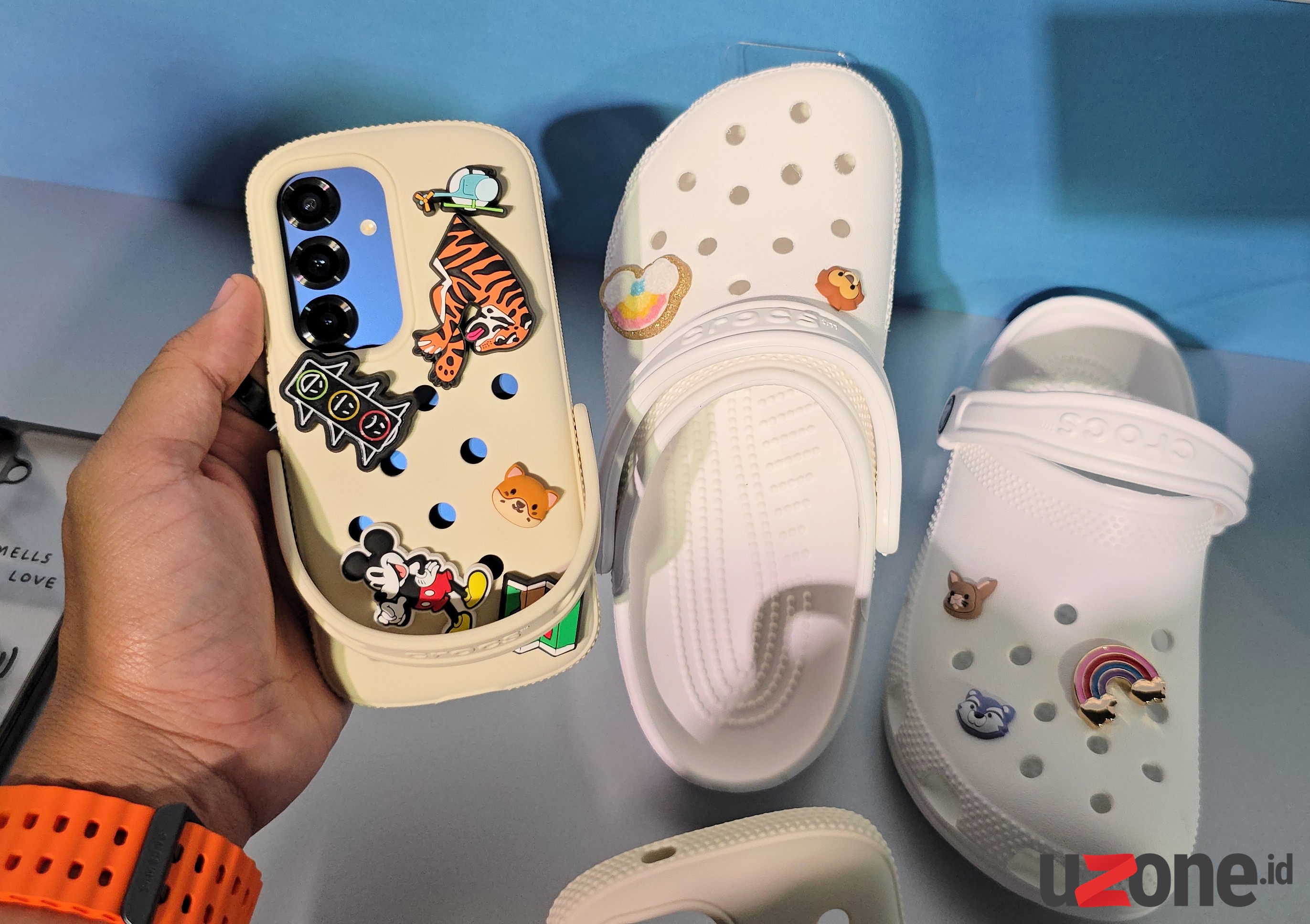 Casing Galaxy S25 Bisa Dipasang Jibbitz, Persis Sandal Crocs